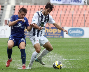 Απίθανο σκηνικό στο Ηρακλής-ΠΑΣ: Ο Κοντονίκος βγήκε τετ α τετ αλλά η μπάλα κόλλησε στο νερό (video)