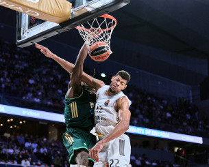 Το απίθανο κάρφωμα του Φαρίντ στον Ταβάρες στην κορυφή του Top-10 της EuroLeague (video)