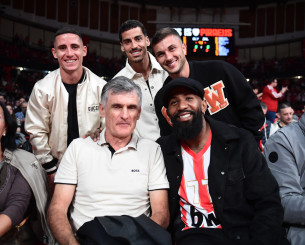 Σύσσωμος ο ποδοσφαιρικός Ολυμπιακός στο ΣΕΦ (photos)