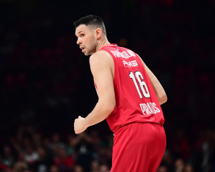 Παπανικολάου: «Δεν μου αρέσουν οι ταμπέλες "ηγέτης" και "αρχηγός"» - Τι είπε για Μόρις και Τζόουνς