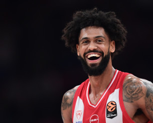 Ο Ντόρσεϊ «πυροβόλησε» από μακριά και έκλεισε την πρώτη περίοδο στην Πάτρα με buzzer-beater (video)