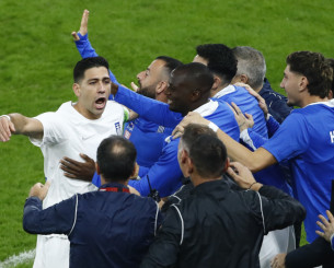 «Ό,τι και να γίνει, είμαστε μαζί» - Η παρακάμερα από το παιχνίδι της Ελλάδας με τη Σκωτία (video)