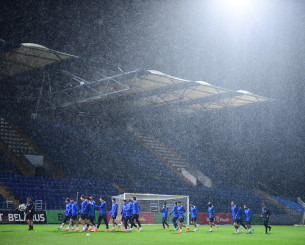 Υπό καταρρακτώδη βροχή η προπόνηση της Εθνικής Ελλάδας στην Ουγγαρία (video)