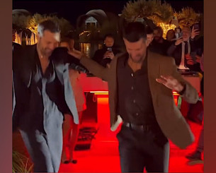 Το συρτάκι του Τζόκοβιτς με τον Αργυρό και η «Πανσέληνος» του Ροντινέι σε χριστουγεννιάτικο event (video)