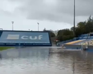 Το γήπεδο της Εστορίλ πλημμύρισε - Ισχυρή κακοκαιρία στην Πορτογαλία (videos)
