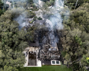 Δύσκολες ώρες για τον Έρικ Σποέλστρα: Καταστράφηκε το σπίτι του στο Μαϊάμι από πυρκαγιά (video)