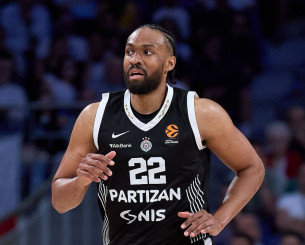 «Άντε γ@μηθείτε Τζόουνς και Τζαμπάρι»: Το φραστικό επεισόδιο ανάμεσα σε οπαδούς και παίκτες της Παρτίζαν