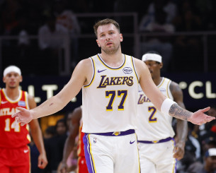 Οι Χοκς τελείωσαν το σερί των Λέικερς, νέο triple double ο Γιόκιτς