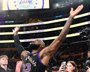 «Βασιλιάς» x 23: Έγραψε ιστορία ο ΛεΜπρόν Τζέιμς στο ματς με τους Τζαζ