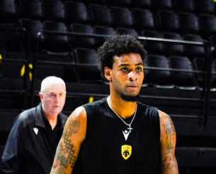 Ο Μπράουν «φλερτάρει» με το ντεμπούτο του με τη φανέλα της ΑΕΚ