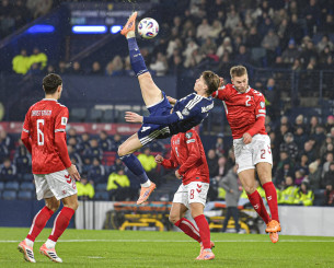 Απίστευτο κι' όμως αληθινό: Το «ψαλιδάκι» του ΜακΤόμινεϊ ξεπέρασε εκείνο του Κριστιάνο! (photos, videos)