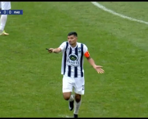 Ο Εραμούσπε πέταξε εκτός αγωνιστικού χώρου ένα... κινητό (video)