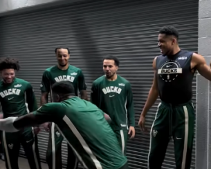 Τρομερό βίντεο: Ο Θανάσης Αντετοκούνμπο το έριξε στον χορό πριν τον αγώνα των Μπακς με τους Μάβερικς