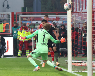 Τι έβαλε: Ο Λουίς Ντίαζ πέτυχε αδιανόητο γκολ από την τελική γραμμή για την Μπάγερν Μονάχου (video)