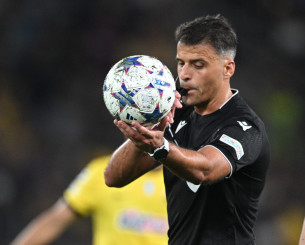 Έξαλλοι στην Μπαρτσελόνα με τον Μανθάνο: Ακύρωσε για δεύτερη σερί σεζόν γκολ των Καταλανών για χιλιοστά (photos)