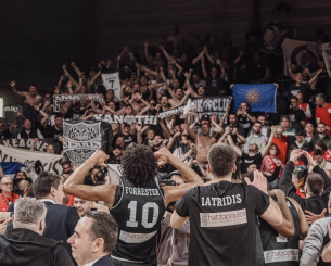 Τρέλα από παίκτες και κόσμο του ΠΑΟΚ μετά την πρόκριση στον τελικό (vid)