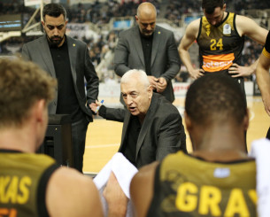 «Γκάζια» Σάκοτα στα αποδυτήρια για τη συντριβή της ΑΕΚ από τον ΠΑΟΚ