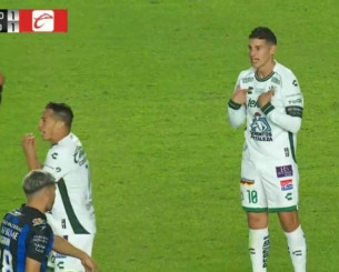 Έξαλλος με τον διαιτητή ο Χάμες, πέταξε το παπούτσι του (vid)