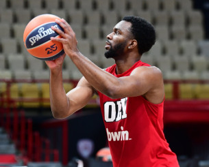 Η προπόνηση του Έβανς και τα ποδοσφαιρικά τακουνάκια του Παπανικολάου (vid)