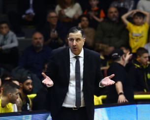 «Σαν τα πουκάμισα» οι αλλαγές προπονητών στο Μαρούσι: Μπατής αντί Τακιανού