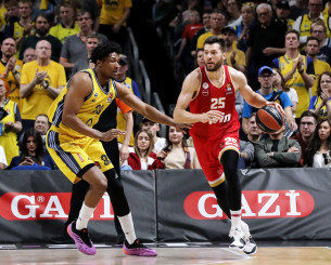 Ο Πίτερς έκανε το... παν, ο Γκος τη διαφορά και ο Ολυμπιακός «επιβίωσε» στο Βερολίνο