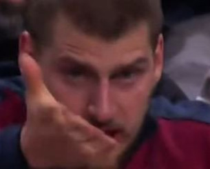 Έξαλλος ο Γιόκιτς έγινε κατακόκκινος βλέποντας την ομάδα του να χάνει (vid)