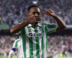 Ισπανοί αποκαλύπτουν πρόταση του ΠΑΟΚ στη Ρεάλ Μπέτις για τον Σεντρίκ Μπακαμπού