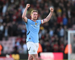 Η Λίβερπουλ θέλει να αρπάξει τον Ντε Μπρόινε από τη Νάπολι