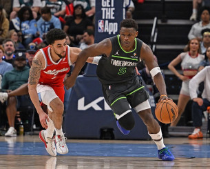 «Εκτελεστής» Έντουαρντς στο Μέμφις, νίκες για Πίστονς, Χοκς