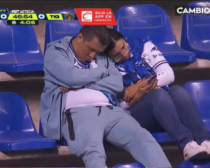 Οπαδοί δεν άντεξαν και είπαν να... ρίξουν έναν υπνάκο στις κερκίδες (pic)