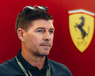 Ο Τζέραρντ στο γκαράζ της Ferrari!