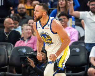 Ο Κάρι λύγισε τον εξαιρετικό Γιόκιτς και πήρε τη νίκη από τους Νάγκετς