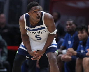 Ο Έντουαρντς αντιμέτωπος με την πρώην σύντροφο του - Του ζητάει 500.000 δολάρια και δημόσια συγγνώμη