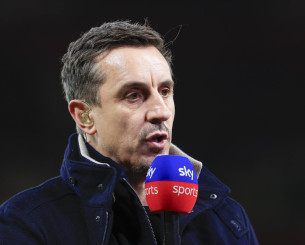 Ο Γκάρι Νέβιλ αποκάλυψε ποιον θεωρεί τον κορυφαίο μέσο στην ιστορία της Premier League (vid)