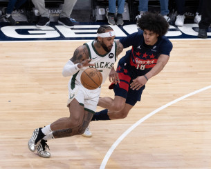 Οι «δίχως Γιάννη» Μπακς επικράτησαν με δυσκολία των Πέλικανς