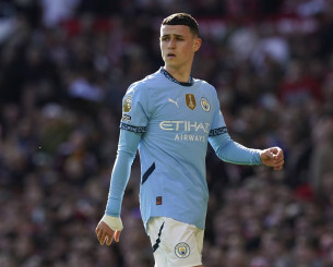 Αμέριστη στήριξη στον Φόντεν από Πεπ και... social, για τα χυδαία συνθήματα σε βάρος της μητέρας του