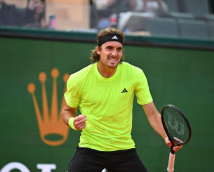 Εμφατική πρόκριση για τον Τσιτσιπά στους «8» του Μόντε Κάρλο