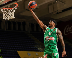 Μπράουν: «Ποιος δεν θα ήθελε να παίζει στον Ερυθρό;»