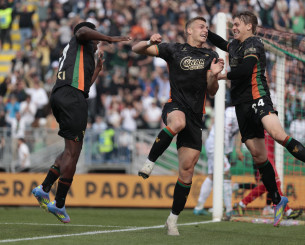 Πήρε το ντέρμπι ουραγών η Βενέτσια και έμεινε ζωντανή στη μάχη της παραμονής