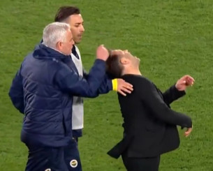 Απίθανα πράγματα στην Τουρκία - Ο Μουρίνιο έπιασε τον Μπουρούκ από τη μύτη (vid)