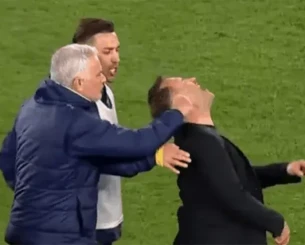 Ξέσπασε κατά Μουρίνιο ο προπονητής της Γαλατασαράι: «Ο τύπος μου έξυσε το πρόσωπο με τα νύχια του» (vids)