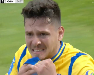 Τα κλάματα του Χατζηγιοβάνη μετά το γκολ του στο ματς με τον ΟΦΗ