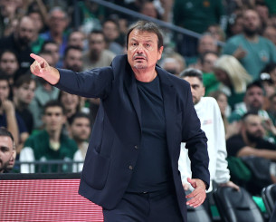 Η... σκληρή διαπραγμάτευση Σλούκα - Αταμάν και το τετραήμερο ρεπό στους παίκτες (video)