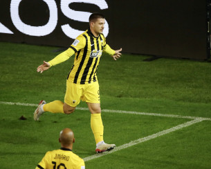 Marca για τη νίκη της ΑΕΚ: «Με χατ τρικ του στρατιώτη Γιόβιτς κέρδισε τον Παναθηναϊκό του Μπενίτεθ»