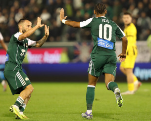 Ο Στρακόσια γλιστράει και ο Τετέ με κεφαλιά μειώνει για τον Παναθηναϊκό (video)