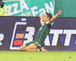 Ισοφαρίζει σε 2-2 ο Τζούριτσιτς με τρομερό σουτ (video)