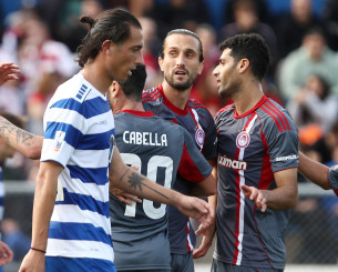 Ο Ολυμπιακός με πεντάρα πέρασε «αέρας» από την Σύρο με υπογραφή Γιαζίτζι