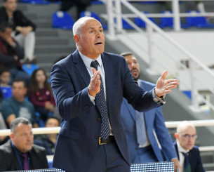 Ο Κούρο Σεγκούρα στον πάγκο του Προμηθέα