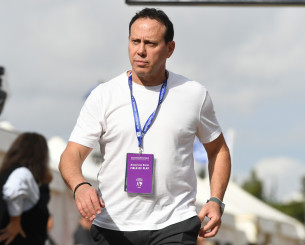 Σπάνια δημόσια εμφάνιση για τον Κεντέρη - Παρακολούθησε το Ολυμπιακός - Ρεάλ (video)