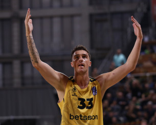 Άντζουσιτς: «Μόνο αν ζήσει κανείς στην Ελλάδα καταλαβαίνει πόσο μεγάλος σύλλογος είναι ο Άρης»